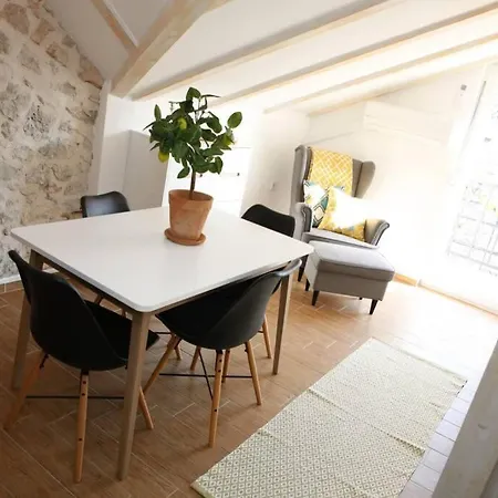 With Terrace In The Center Od Apartment Vodice