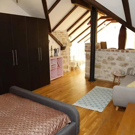 Apartment With Terrace In The Center Od Vodice